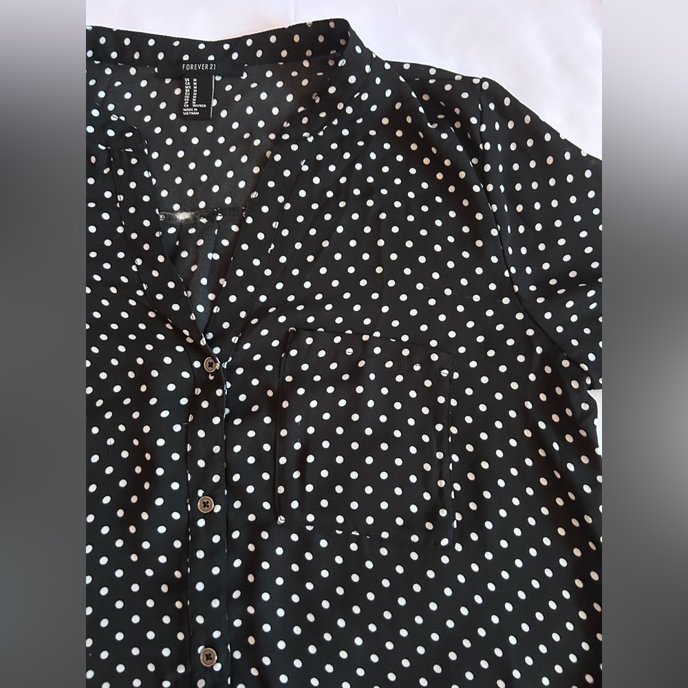 Forever 21 Black and White Polka Dot Button Up Blouse Size Medium - Picture 2 of 7